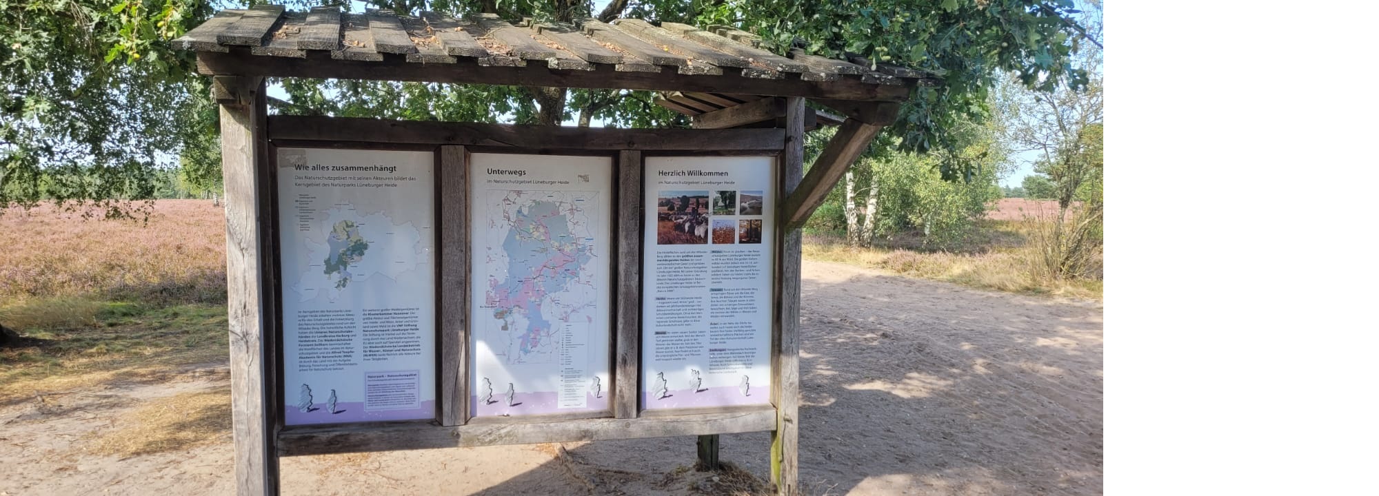 Equipamento de orientação e interpretação ambiental no Parque Natural de Lüneburger Heide (Schneverdingen, Alemanha)